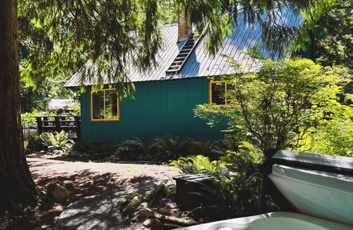 Baring Cabin | Sky Blue Cabin: Your happy place on the Skykomish HotTub River WiFi
