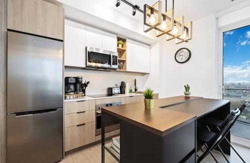 The Queensway Condo | Skyline Haven - Modern 3-BD City View Retreat