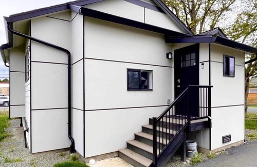 White Center House | Sleek 2BR Lower Unit Near Airport & Seattle DT