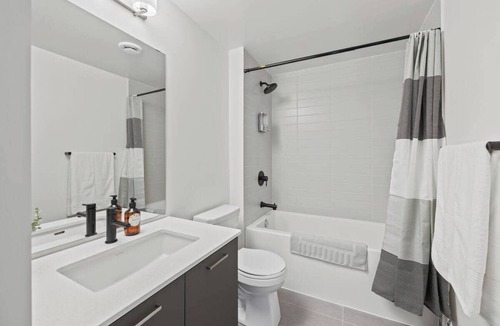 Harwood Hotel | Sleek and Comfortable 3BR Suite with Parking