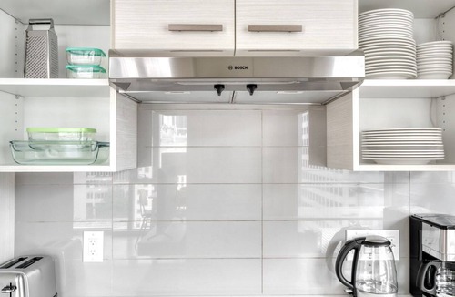 Downtown Seattle Apartment | Sleek Downtown 2BR w/Gym, W/D & BBQ, near Dining & Shops, by Blueground