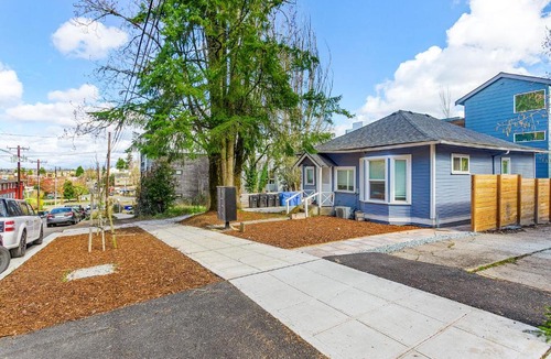Columbia City Apartment | Sleek & Stylish Urban Loft
