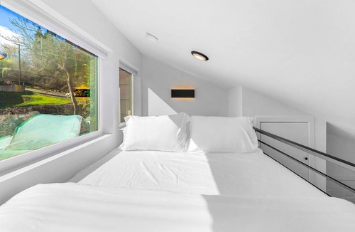 Columbia City Apartment | Sleek & Stylish Urban Loft