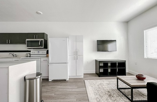 Springfield Apartment | Sleepover: Ultimate 1BD/1BA - Downtown Springfield