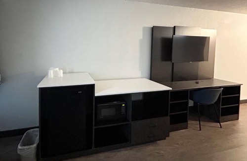 Harbor Apartment | Smart Location | 4 Units Close to Highway | Pets Are Allowed | Free Parking