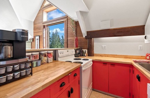 Bremerton Villa | Snuggler`s Cove-Townhouse w/Beach Access & Kayaks