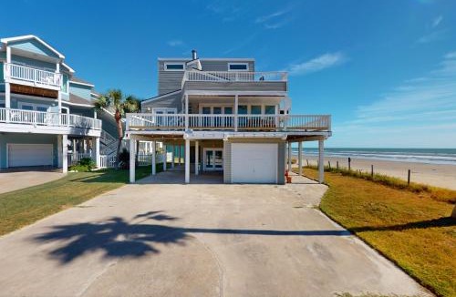 Pirates Beach House | Song Beachfront