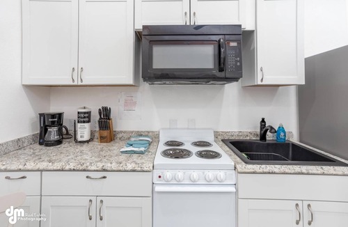 Huffman - O' Malley Apartment | South Anchorage All-inclusive Junior Suite