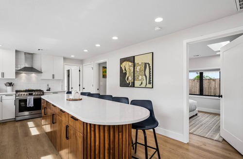 Amazon House | South Campus Modern - Upscale & Walkable to UO, Park & Shops