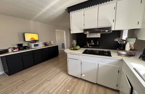 Bayou Cane House | Southern Charm - 3 Bedroom home on the Mardi Gras parade route.Sleeps 8
