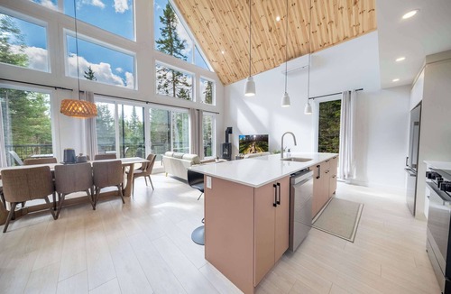 Shannon Ski Chalet | Spa and Pool Table | Chalet Ayoka