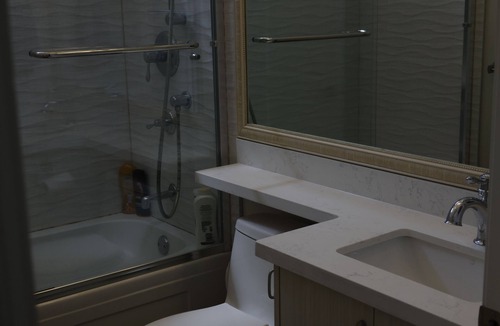 Dunbar House | Spacious 2 Basement Bedrooms Near UBC