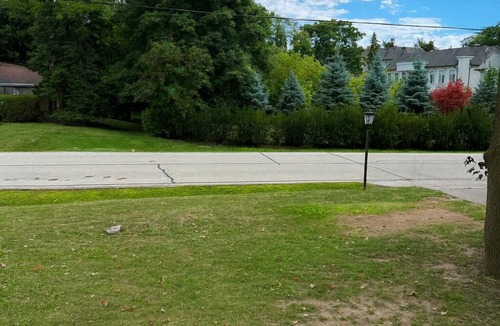 Thornhill House | Spacious 2BR Full Kitchen Vaughan
