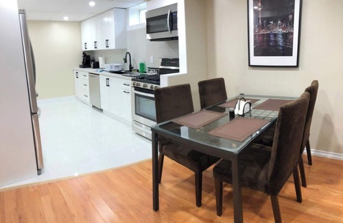 Richmond Hill Apartment | Spacious 3-bedroom basement- apartment in Richmond Hill