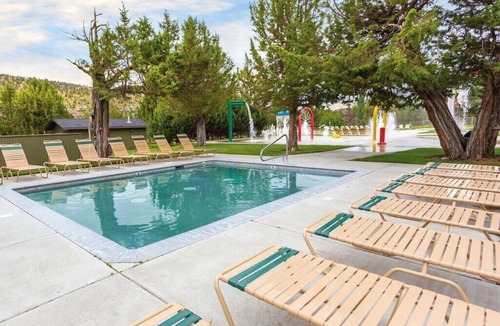 Redmond Apartment | Spacious 3 BR | Eagle Crest