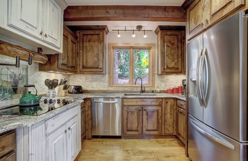 Blue River House | Spacious 3-Story Breck Mountain Home - Pet-Friendly, Peak 10 Views & Hot Tub