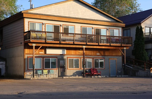 Polson House | Spacious 3-Unit Group Rental - Sleeps Large Groups