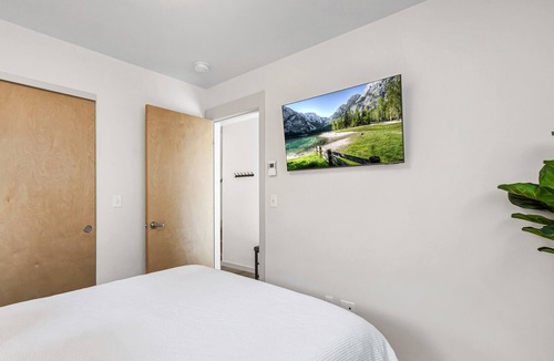 Old Ballard House | Spacious 3Bdr Home with Parking & Rooftop Patio