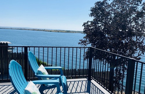 Moses Lake House | Spacious 4 bedroom lakefront house: with private dock and pool.