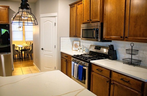 Pasco House | Spacious 5-bedroom 3-bathroom house in charming West Pasco with Central A/C.