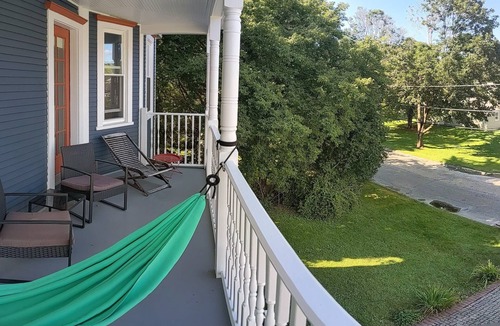 Williamstown House | Spacious 5-bedroom House, Walking Distance to Williams