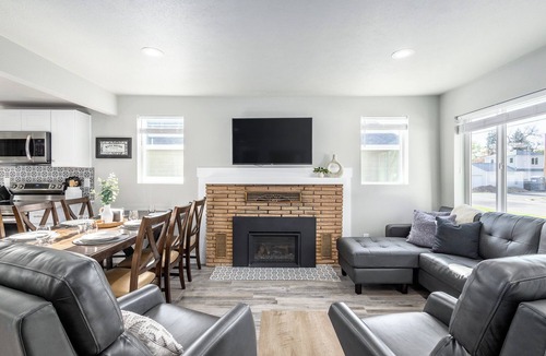 Spokane House | Spacious 5BR Home Mins to Downtown