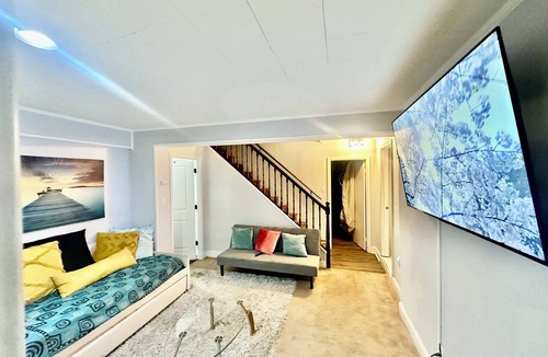 Wheaton-Glenmont House | Spacious 6-bedroom house with WiFi, AC in fabulous Silver Spring