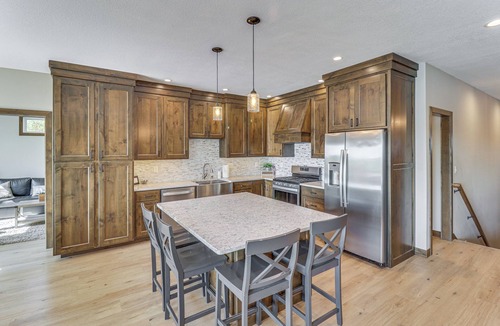Alexandria House | Spacious 6BR Lake Victoria Retreat w/Private Dock