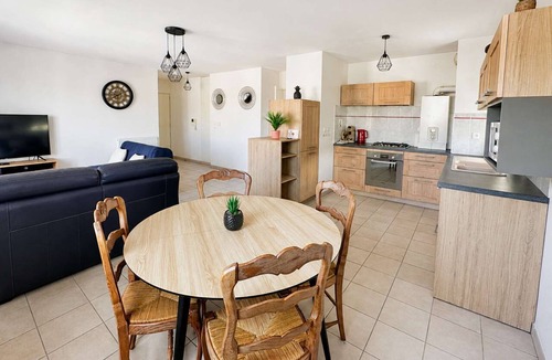 Courseulles-sur-Mer Apartment | Spacious apartment - Balcony - 50m from the beach