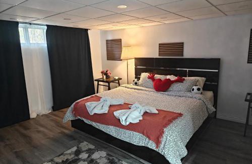 Pickering Apartment | Spacious Basement Lower Suite 3BR Unit ,1 King 2 Queen Beds 2 Car Parkings
