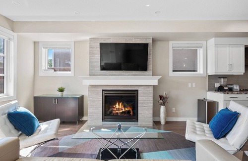 Southwest Calgary House | Spacious Central 4BR Duplex with 2 Car Garage & Downtown View from Rooftop Patio