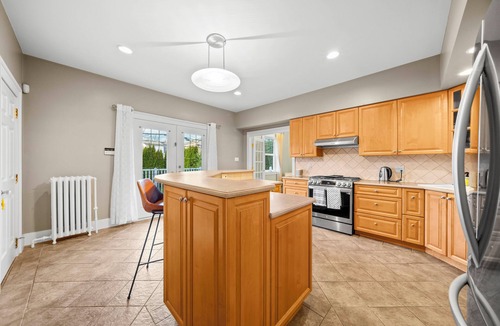 Dunbar House | Spacious, Charming 5BR+3BA Character Home