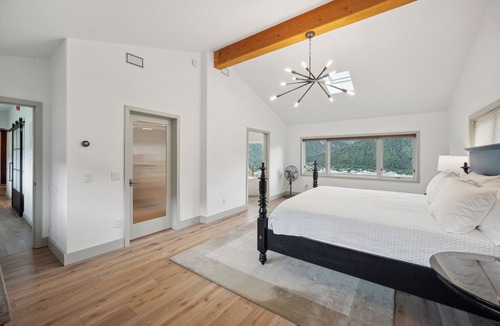 West Juneau House | Spacious Custom Home With Extraordinary Views And Hot Tub