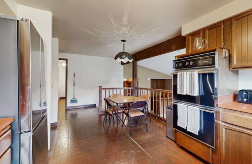 Warrenton House | Spacious dog-friendly home on the lake with yard, full kitchen, washer & dryer