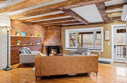 Hallowell Apartment | Spacious Downtown Hallowell River View Apartment