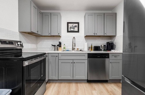 Pueblo Apartment | Spacious DT Pueblo Loft – Crew Ready!