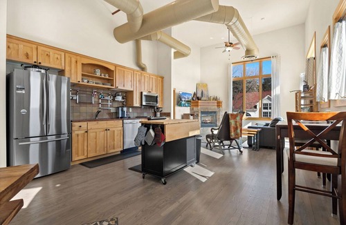 Estes Park Condo | Spacious Dtwn Estes Park Loft Condo: 4 Mi to RMNP