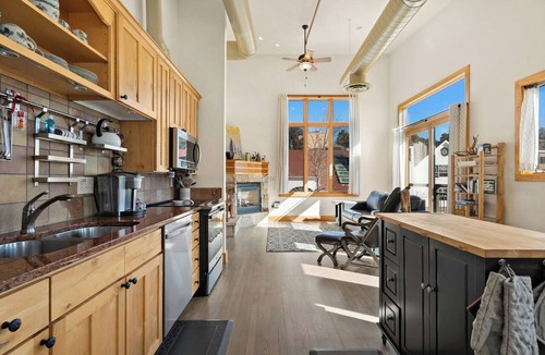 Estes Park Condo | Spacious Dtwn Estes Park Loft Condo: 4 Mi to RMNP