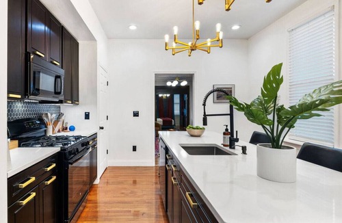 Bloomfield Apartment | Spacious getaway in Little Italy with Parking