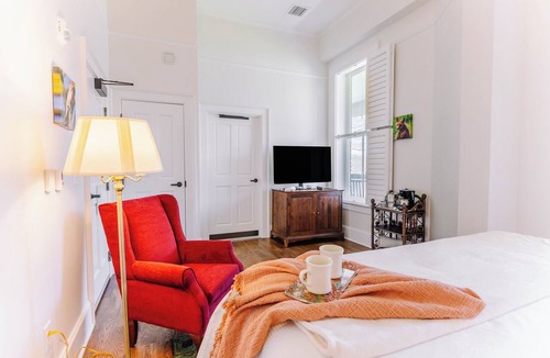 Lead Mines Hotel | Spacious Historic King Room by New River Trail