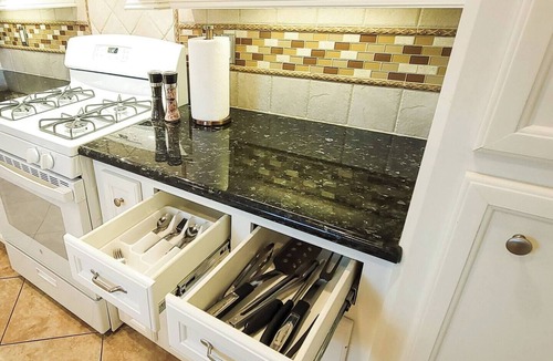 Southeast Houston House | Spacious home, between Hobby & Downtown Sleeps 10