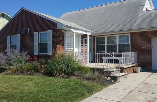 Southend House | Spacious Home Short Walk to Beach & Close to A.C.