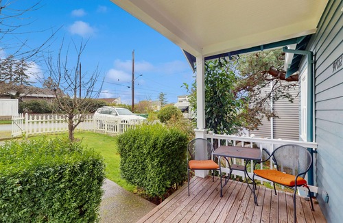 North Beach/Blue Ridge House | Spacious home with kitchen, wifi, front porch & easy beach access