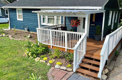 Des Moines House | Spacious house sleeps 12 in Des Moines, pet & family friendly