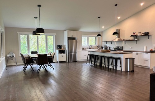 Manigotagan Cabin | Spacious Lakefront Cabin in Private Gated Community