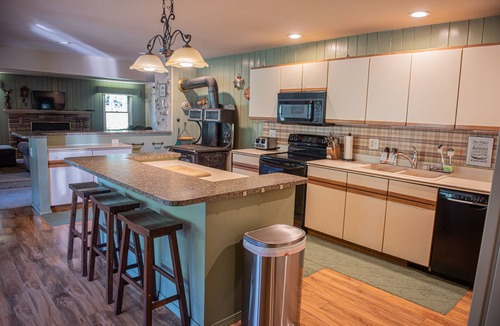 Dolores House | Spacious Lodge with Spectacular Views and Nearby Attractions