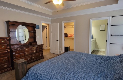 North Platte House | Spacious & modern 3BR close to the Golden Spike and Canteen District.