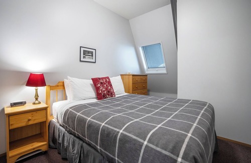 Silver Star Mountain Hotel | Spacious Mountain Suite w/Hot Tub, BBQ & Ski Locker!