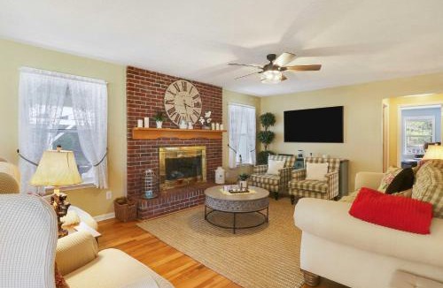 Murphy House | Spacious Murphy Home w/Game Room + Fire Pit!