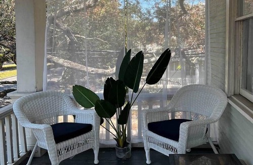 Broadmoor Apartment | Spacious Napoleon Ave Condo